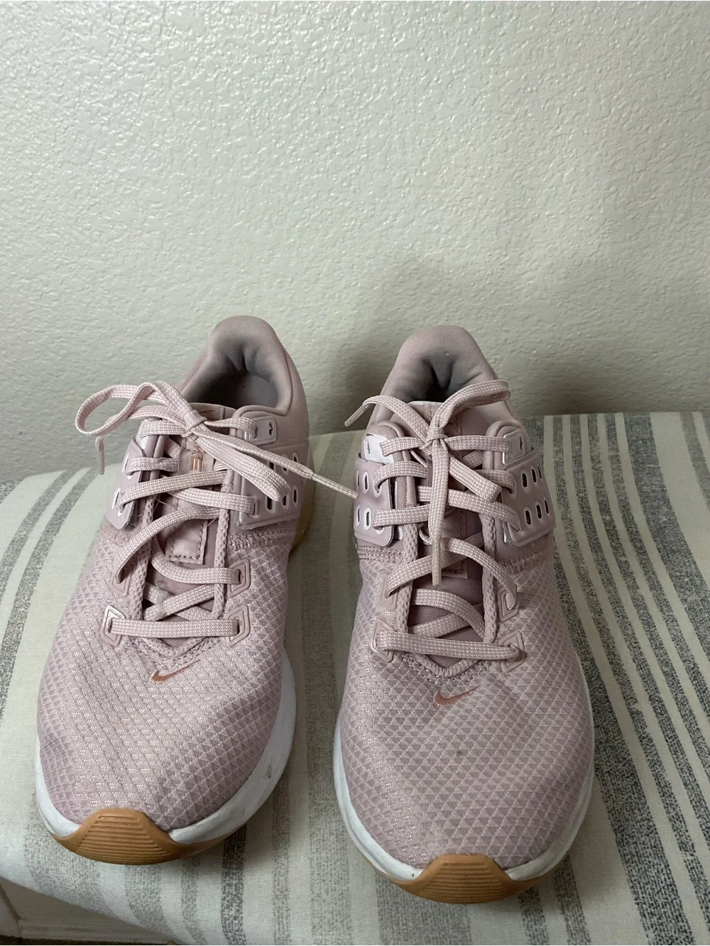 Nike Womens Air Max Bella TR 4 Champagne Pink Lace-Up Sneakers - Picture 5 of 7